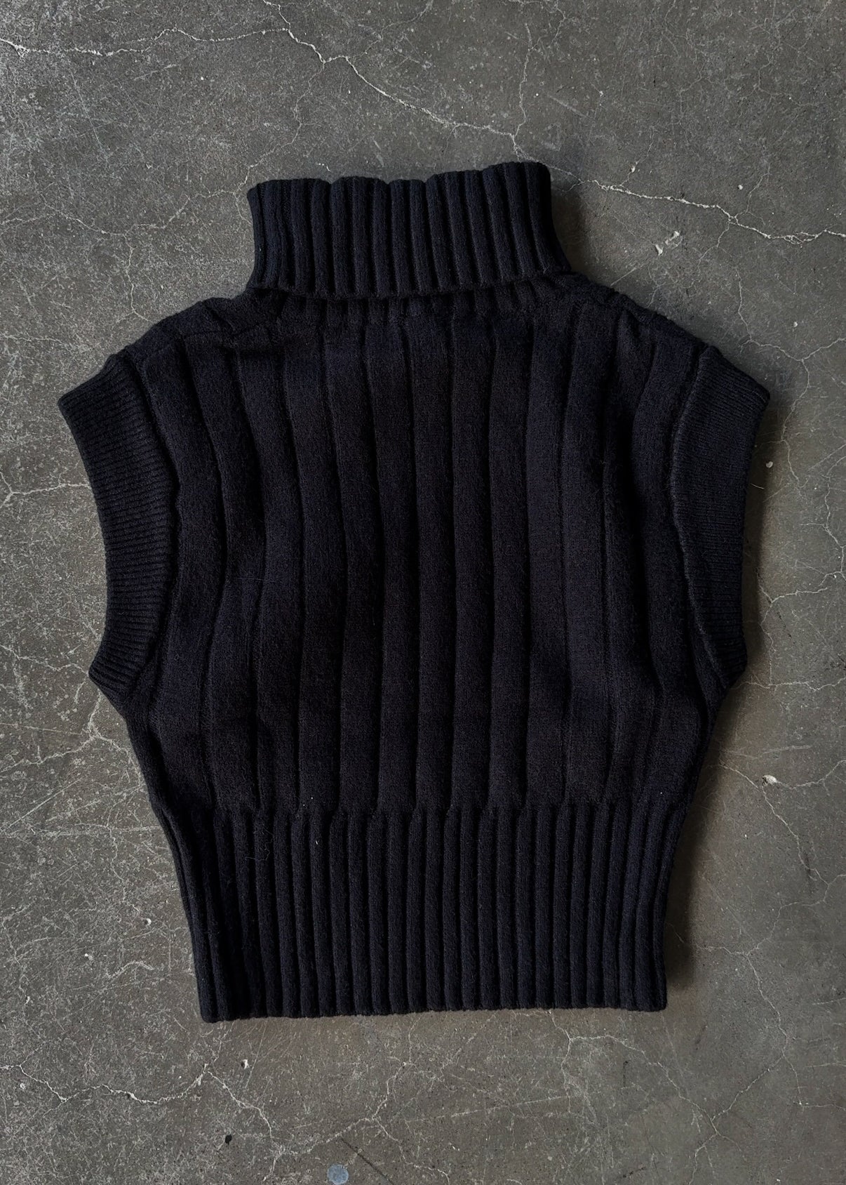 Noir Cropped Sweater Top
