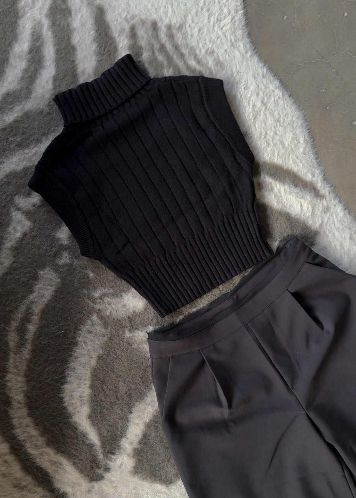 Noir Cropped Sweater Top